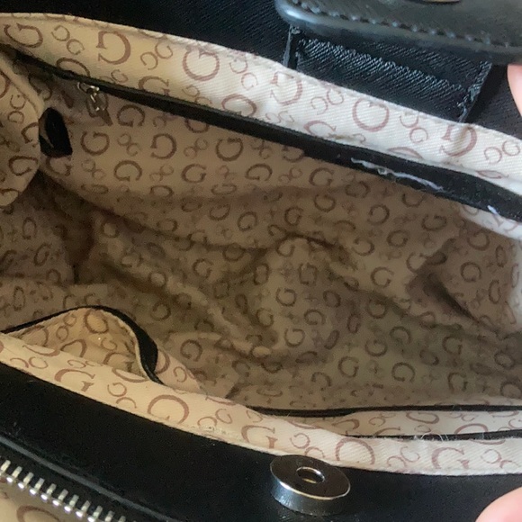 Guess Purse, gently used.. great condition - Picture 3 of 6